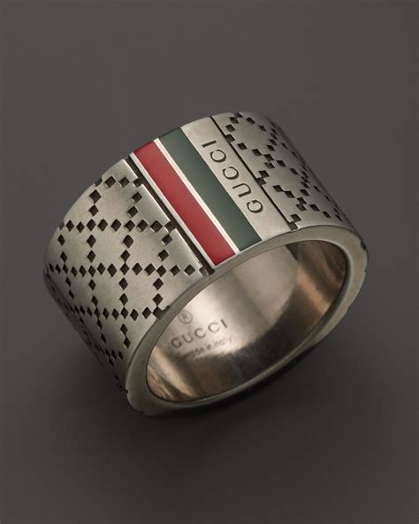 men gucci ring on hand